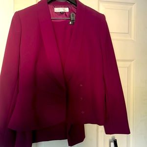 Brand new Tahari skirt suit